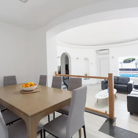 4 Bedroom Mimi With Private Heated Pool Villa Puerto del Carmen (Lanzarote)