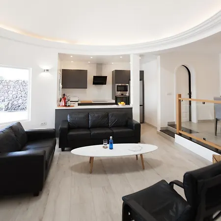 Villa 4 Bedroom Mimi With Private Heated Pool Puerto del Carmen (Lanzarote)